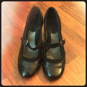 aerosoles black comfortable pumps!